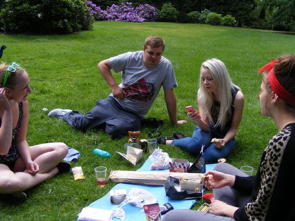 some of SOMA members picnic at the arboretum